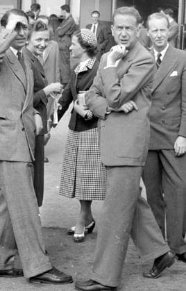Stockholm 1953 06 08 UN Secretary-General Dag Hammarskjöld just before departure from Bromma The gentlemen on either side are Secretary Per Lind and Foreign Affairs Counselor Leif Belfrage Stockholm Sweden x12014x  Copyright: xSvD TTx DAG HAMMARSKJÖLD