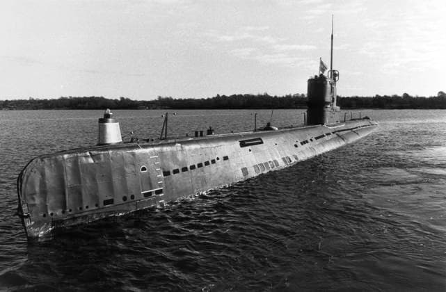 199111 The Soviet submarine, U 137, which ran aground at the entrance to Gasefjärden outside Karlskrona, Sweden x90x  Copyright: xTorjörnxSelanderx xEXPx xTTx U 137 PA GRUND 1981