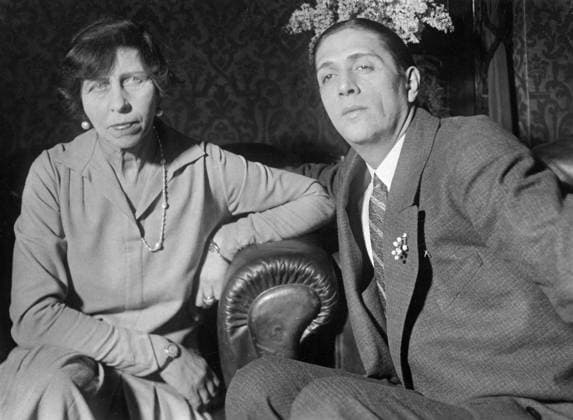 GERMANY BERLIN 1927. Orig. caption... DAS EHEPAAR ZUBKOW IN BERLIN Alexander Zubkow und seine Gattin, die Schwester des ehemaligen Kaisers, sind aus Bonn kommend in Berlin eingetroffen. Ihr Aufenthalt in Berlin gilt keinemt dem besuch von Theatern Das Ehepaar Zubkow in seinem Berliner Hotel Orig. caption... EIN KURZER LIEBESTRAUM. Vor er Auflösung der Ehe Subkoff. Die Ehe der Prinzessin Viktoria zu Schaumburg-Lippe mit dem Russen Alexander Subkoff scheint vor der Auflösung zu stehen. Von der Prinzessin sehr nahestehender Seite sollen Schritte unternnommen worden sein, um ein Ende der Ehe herbeijufen. In the first place, a compulsory care should be established over the assets of the Princess, who in the last time, despite her high income  Copyright: xSVTx PRINCESS VICTORIA WITH HER YOUNG HUSBAND