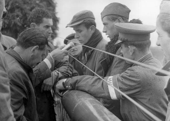 Orig. caption... ZUR BLUTIGEN REVOLUTION IN HUNGARY AM 28.10.56! sp_sw x5600x *** Orig caption ZUR BLUTIGEN REVOLUTION IN HUNGARY AM 28 10 56 sp sw x5600x  Copyright: xx THE HUNGARIAN CRISIS 1956
