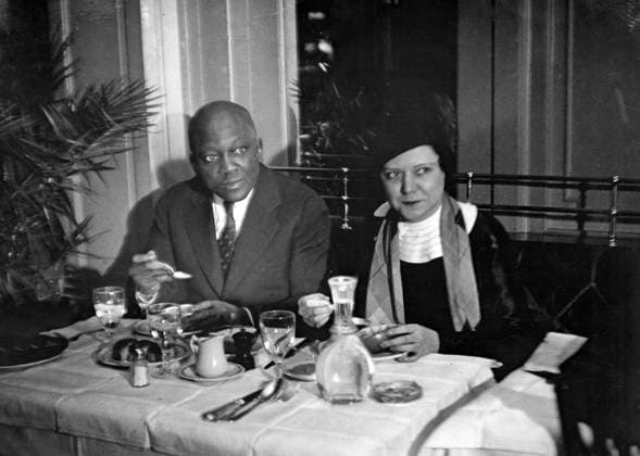 FRANCE PARIS 01 17 1933. Jack Johnson, American boxer, has lunch with his wife Irene at a restaurant in Paris, where Johnson has returned after 20 years to meet old friends and participate in a few matches. Paris France sp_sw x5600x *** FRANCE PARIS 01 17 1933 Jack Johnson, American boxer, has lunch with his wife Irene at a restaurant in Paris, where Johnson has returned after 20 years to meet old friends and participate in a few matches Paris France sp sw x5600x  Copyright: xACMExNewspictures SVTx JACK JOHNSON WITH WIFE