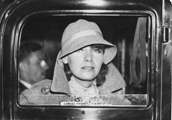 Orig. caption... AH, NOW,GRETA; WE KNOW YOU! Still aching to her now almost classical determination to be alone, Greta Garbo, is pictured here as she arrived in Newark, N.J. June 4th, Enroute to New york where she was to board the Swedish American Liner -Kungsholm - at noon to sail for her native Sweden. Miss Garbo booked passage on the liner under the masculine Scandinavian name of Karl Lund. She ducked reporters at Newark, but news photographers are more crafty, as note this excellent presentation of the cyrating Garbo. Note Movie star sites: USA sp_sw x5600x *** Orig caption AH, NOW,GRETA WE KNOW YOU Still aching to her now almost classical determination to be alone, Greta Garbo, is pictured here as she arrived in Newark, N J June 4th,  Copyright: xXxXxXx GARBO, GRETA