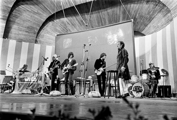STOCKHOLM 1968-07. OPOPOPPA Pop program on the radio from Solliden at Skansen in Stockholm. First broadcast 1968-08-13. Shown here is the presenter Anders Gellner (2nd from right) and the pop group Fabulous Four. Stockholm Sweden sp_sw x5600x *** STOCKHOLM 1968 07 OPOPOPPA Pop program on the radio from Solliden at Skansen in Stockholm First broadcast 1968 08 13 Shown here is the presenter Anders Gellner 2nd from right and the pop group Fabulous Four Stockholm Sweden sp sw x5600x  Copyright: xAndersxBerg SVTx OPOPOPPA