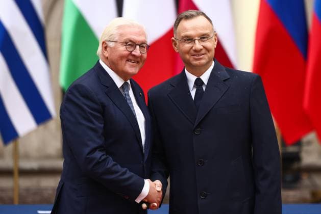 News Themen der Woche KW41 News Bilder des Tages October 11, 2024, Krakow, Poland: President of Poland Andrzej Duda and President of Germany, Frank-Walter Steinmeier, attend a welcome ceremony during the Arraiolos Group meeting at the Wawel Royal Castle in Krakow, Poland, on October 11, 2024. Krakow Poland - ZUMAz156 20241011_zip_z156_001 Copyright: xBeataxZawrzelx