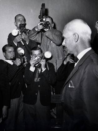ARCHIVE 1963 A crowd of photographers meets spy suspect Colonel Stig Wennerström as he is led from the courtroom Wennerström was sentenced to life imprisonment for espionage SWEDEN x44x  Copyright: xOllexWester EXP TTx STIG WENNERSTRÖM