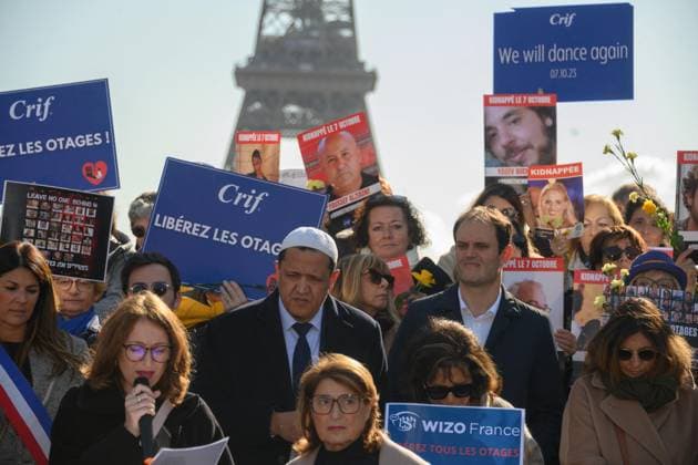 News Themen der Woche KW41 Rally For The Release Of Hamas Hostages - Paris Yonathan Arfi and Hassen Chalghoumi during gathering for the release of Hamas hostages at Trocadero, in Paris, France on October 11, 2024. Photo by Pierrick Villette ABACAPRESS.COM Paris Idf France  Copyright: xVillettexPierrick ABACAx