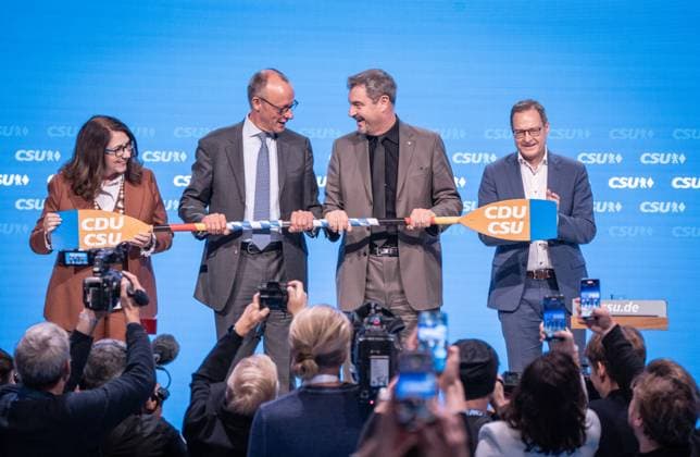 Bilder des Jahres 2024, News 10 Oktober News Themen der Woche KW41 News Bilder des Tages CSU Parteitag Oktober 2024 in Augsburg - Die beiden Parteivorsitzenden Markus Söder und Friedrich Merz nach der Rede des CDU-Vorsitzenden;CSU Parteitag Oktober 2024 in Augsburg - Die beiden Parteivorsitzenden Markus Söder und Friedrich Merz nach der Rede des CDU-Vorsitzenden, Augsburg Bayern Deutschland Messegelände *** CSU Party Congress October 2024 in Augsburg The two party chairmen Markus Söder and Friedrich Merz after the speech by the CDU chairman CSU Party Congress October 2024 in Augsburg The two party chairmen Markus Söder and Friedrich Merz after the speech by the CDU chairman, Augsburg Bavaria Germany Exhibition grounds
