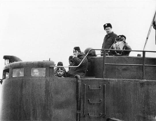 The Soviet submarine 137 aground on the island of Torhamnaskär at the entrance to Gasefjärden, in the military protection zone off Karlskrona, Blekinge at the end of October 1981 KARLSKRONA Sweden x192x  Copyright: xExpressen TTx U137 GRÄNSKRÄNKNING