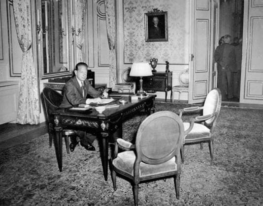 Stockholm 1952 10 16 City Council Dag Hammarskjöld at his desk in his private office in the Hereditary Princes Palace Stockholm Sweden PER x12014x  Copyright: xOwexSjöblom SvD TTx DAG HAMMARSKJÖLD