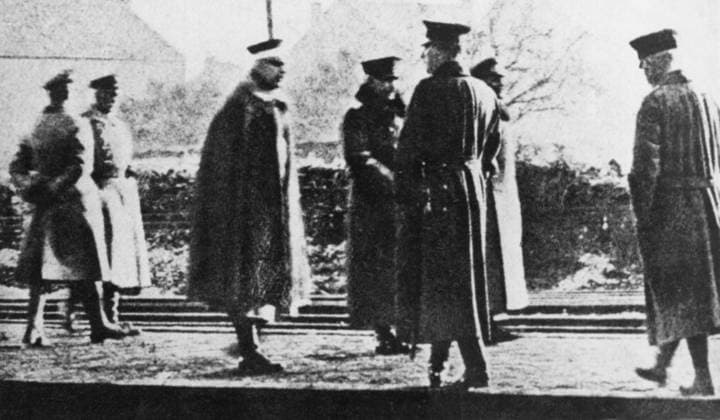 Orig. caption... DER KAISER AUF DEM WEG INS EXIL. Wilhelm II (Image center) an der holländischen Grenzstation Rijsden am 9. November 1918. Note. Wilhelm II at the border station in Dutch Rjisden. Note Wilhelm II, 1859-1941, German Emperor and King of Prussia 1888-1918. Abdicated 28 November 1918 Publ in Die Weimarer Zeit p.47 CD284 persons: WILHELM II, EMPEROR OF GERMANY sites: RIJSDEN;GERMANY;NETHERLANDS sp_sw x5600x *** Orig caption DER KAISER AUF DEM WEG INS EXIL Wilhelm II Image center an der holländischen Grenzstation Rijsden am 9 November 1918 Note Wilhelm II at the border station in Dutch Rjisden Note Wilhelm II, 1859 1941, German Emperor and King of Prussia 1888 1918 Abdicated 28 November 1918 Publ in Die Weimarer Zeit p 47 CD284  Copyright: xx KAISER WILHELM GOES INTO EXILE