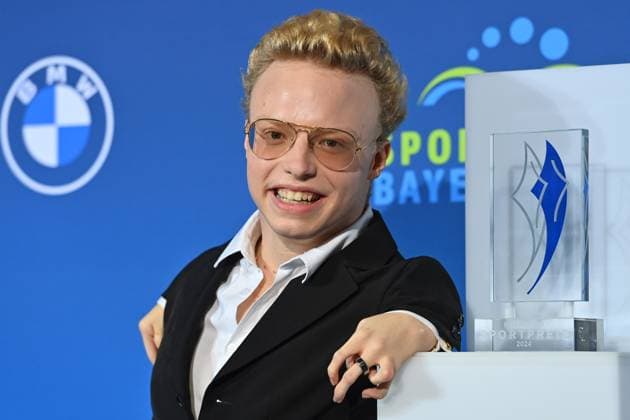 Josia Topf,Para swimmer, single image,cropped single motif,portrait,portrait,portrait Bavarian Sports Award 2024 at BMW Welt, red carpet,red carpet on 12 10 2024