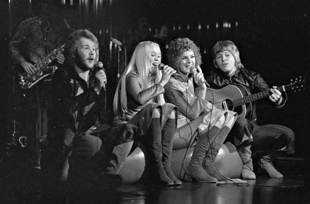 GÖTEBORG 1970-11-01. Abba som Fästfolket pa Restaurant Trägarn i Göteborg. *** Local Caption *** Krep blad 1970-474 GÖTEBORG SVERIGE x2524x *** GÖTEBORG 1970 11 01 Abba as Fästfolket at Restaurant Trägarn in Gothenburg Local Caption Krep leaf 1970 474 GÖTEBORG SWEDEN x2524x  Copyright: xKamerareportage TTx FÄSTFOLKET PA TRÄGARN