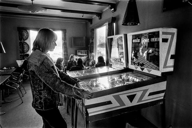 LAPLAND ARJEPLOW 1973 04 02 Young people at a cafe with a pinball machine in Arjeplog Arjeplog Sweden x5600x  Copyright: xUlfxStrahle SVTx ARJEPLOG