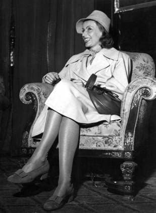 Orig. caption... GRETA GARBO AT HOME. A beaming Greta Garbo received the hordes of pressmen and photographers upon Gripsholm s arrival in Gothenburg. Note Actress persons: Greta Garbo sites: SWEDEN ;GOTHEBORG sp_sw x5600x *** Orig caption GRETA GARBO AT HOME A beaming Greta Garbo received the hordes of pressmen and photographers upon Gripsholm s arrival in Gothenburg Note Actress persons Greta Garbo sites SWEDEN GOTHEBORG sp sw x5600x  Copyright: xXxXxXx GARBO