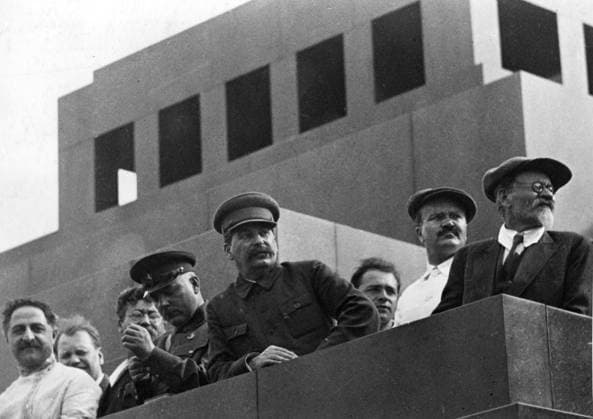 Original caption... Am 12. June 1933 fand auf dem Roten Platz in Moskau eine grosse Sportparade statt, an der über 100,000 Sportsler teilgenommen haben. B.z. Regierungsmitglieder auf der Tribune während der Parade: From left to right: Ordschonikidse - Volkkommissar für Schwerindustrie, Jaroslawsky (der dritte von left) - Mitglied der Zentral Kontrol-Kommission der Partei, Woroschilow - Volkkommissar für Krieg und Marine, Stalin - Generalsekretär des Z. K. der K. P. der S. U., Molotow (im weissen Kittel) - Vorsitzender des Rates der Volkkommissare, Kalinin - Vorsitzender des Zentral Exekutiv-Komitees der S. U. persons: Josef Stalin ;Kliment Voroshilov ;Michail Kalinin ;Vyacheslav Molotov sites: MOSCOW ;RUSSIA ;SOVIET UNION sp_sw x5600  Copyright: xXxXxXx STALIN ETC.