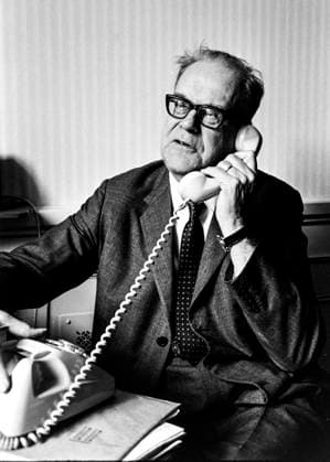 1968-04-03. Tage Erlander, politician (social democrat), prime minister 1946-1969, as telephone operator. Sweden sp_sw x5600x *** 1968 04 03 Tage Erlander, politician social democrat , prime minister 1946 1969, as telephone operator Sweden sp sw x5600x  Copyright: xBertilxS-sonxAberg SVTx TAKE ERLANDER