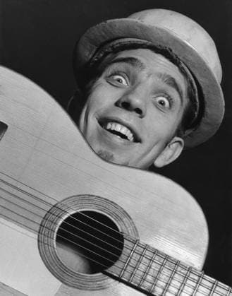 1956. Orig. caption... THE SPIN ON 11 11 1956 Owe Törnqvist Anm. Blicken Smile Guitars Singers Publ. in Tusen Swedish classic p. 10 persons: OWE THÖRNQVIST sites: SWEDEN SWEDEN sp_sw x5600x *** 1956 Orig caption THE SPIN ON 11 11 1956 Owe Törnqvist Anm Blicken Smile Guitars Singers Publ in Tusen Swedish classic p 10 persons OWE THÖRNQVIST sites SWEDEN SWEDEN sp sw x5600x  Copyright: xJARLxEKENRYDxJEx OWE THÖRNQVIST