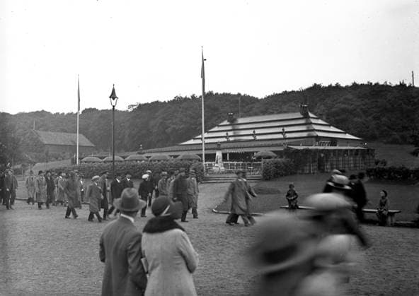 GÖTEBORG omkring 1932. Okänd plats - kan det vara Liseberg ? *** Local Caption *** Lada TC06 GÖTEBORG SVERIGE SVERIGE x2524x *** GÖTEBORG circa 1932 Unknown location it could be Liseberg Local Caption Lada TC06 GÖTEBORG SVERIGE SVERIGE x2524x  Copyright: xKamerareportage TTx KVINNOR OCH MÄN I GÖTEBORG