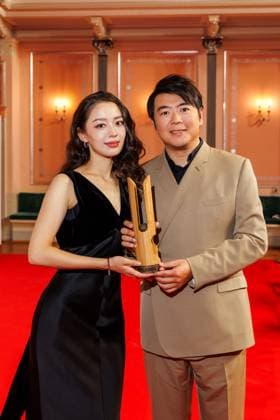 Award Opus Klassik 2024 Gina Alice Redlinger and Lang Lang at the presentation of the Opus Klassik Award 2024 at the Konzerthaus Berlin on 13 10 2024 in Berlin Copyright: xEventpressxKochanx