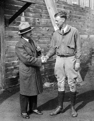 Orig. caption... Rene Fonck meets Captain Charles Lindbergh. Curtiss Field, N.Y. Captain Rene Fonck, famous french air pilot whose attempt to fly from New York to Paris last in the Sikorsky plane ended disastrously, wishes Captain Charles Lindbergh, youthful American pilot who hopes to fly to the french capital in the Ryan monoplane, The Spirit of St . Louis, the best of luck. Note Charles Augustus Lindbergh, 1902-1974, American aviator. On May 20-21, 1927, he made the first solo flight across the Atlantic in the Spirit of St. Louis. Greetings Handshake persons: Charles Lindbergh ;Rene Fonck sites: FRANCE* ;USA sp_sw x5600x *** Orig caption Rene Fonck meets Captain Charles Lindbergh Curtiss Field, N Y Captain Rene Fonck, famous French air  Copyright: xXxXxXx GOOD LUCK!
