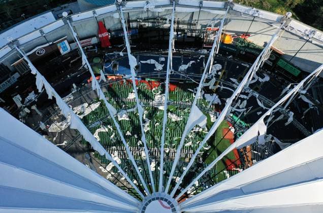 Bilder des Jahres 2024, News 10 Oktober News Themen der Woche KW41 USA, durch Hurrikan Milton zerstörtes Stadiondach in Tampa October 13, 2024, St. Petersburg, Florida, United States: (EDITORS NOTE: Image taken with drone) In this aerial view, the domed roof at Tropicana Field, the home of the Tampa Bay Rays, is seen ripped to shreds from Hurricane Miltonis powerful winds in St. Petersburg. The storm passed through the area on October 10, 2024, making landfall as a Category 3 hurricane in Siesta Key, Florida. St. Petersburg United States - ZUMAs197 20241013_aaa_s197_535 Copyright: xPaulxHennessyx