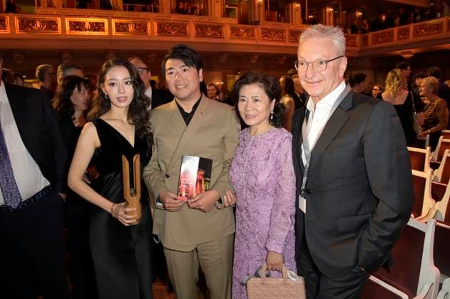Gina Alice Redlinger, Lang Lang, Zhou Xiulan and Jürgen Redlinger at the Opus Klassik 2024 award ceremony at the Konzerthaus am Gendarmenmarkt Berlin, 13 10 2024 Foto:xF.xKernx xFuturexImagex opus2024_4170