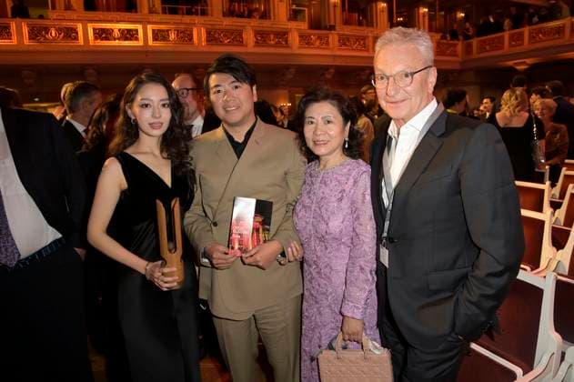 Gina Alice Redlinger, Lang Lang, Zhou Xiulan and Jürgen Redlinger at the Opus Klassik 2024 award ceremony at the Konzerthaus am Gendarmenmarkt Berlin, 13 10 2024 Foto:xF.xKernx xFuturexImagex opus2024_4173