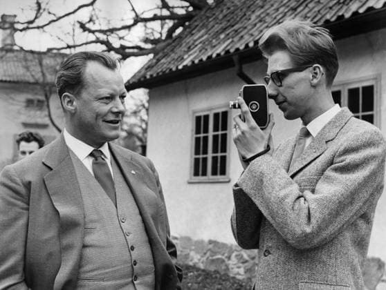 Orig. caption... HARPSUND CONFERENCE. Here Willy Brandt is filmed by the Prime Minister s son Sven Erlander. 18-4-59. Note W Brandt, 1913-1992, German politician, mayor of West Berlin 1957-1966, foreign minister 1966-1969 and chancellor 1969-1974. Visitors Film cameras persons: SVEN ERLANDER;WILLY BRANDT sites: HARPSUND;SÖDERMANLAND;SWEDER;WEST GERMANY* sp_sw x5600x *** Orig caption HARPSUND CONFERENCE Here Willy Brandt is filmed by the Prime Minister s son Sven Erlander 18 4 59 Note W Brandt, 1913 1992, German politician, mayor of West Berlin 1957 1966, foreign minister 1966 1969 and chancellor 1969 1974 Visitors Film cameras persons SVEN ERLANDER WILLY BRANDT sites HARPSUND SÖDERMANLAND SWEDER WEST GERMANY sp sw x5600x  Copyright: xx WILLY BRANDT AT HARPSUND