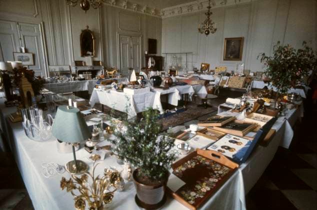 ARCHIVE STOCKHOLM 19760611. Lighting gifts for King Carl XVI Gustaf and Silvia Sommerlath. The marriage ceremony took place in the Castle Church on Whit Monday, June 7. Stockholm Sweden sp_sw x5600x *** ARCHIVE STOCKHOLM 19760611 Lighting gifts for King Carl XVI Gustaf and Silvia Sommerlath The marriage ceremony took place in the Castle Church on Whit Monday, June 7 Stockholm Sweden sp sw x5600x  Copyright: xSVTxBildx LIGHTING GIFTS