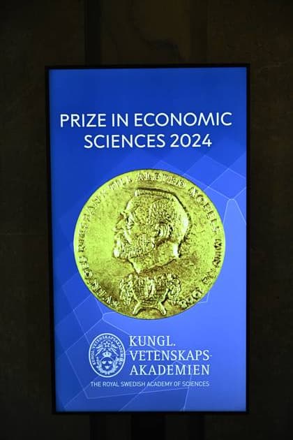 STOCKHOLM, SWEDEN 20241014 The Nobel Assembly at Sveriges Riksbank announces the Sveriges Riksbank Prize in Economic Sciences in Memory of Alfred Nobel 2024 during a press conference at the Royal Swedish Academy of Sciences in Stockholm STOCKHOLM SWEDEN x10430x  Copyright: xChristinexOlsson TTx NOBEL 2024 EKONOMIPRISET TILLKÄNNAGES VOGEIQdg_Vk