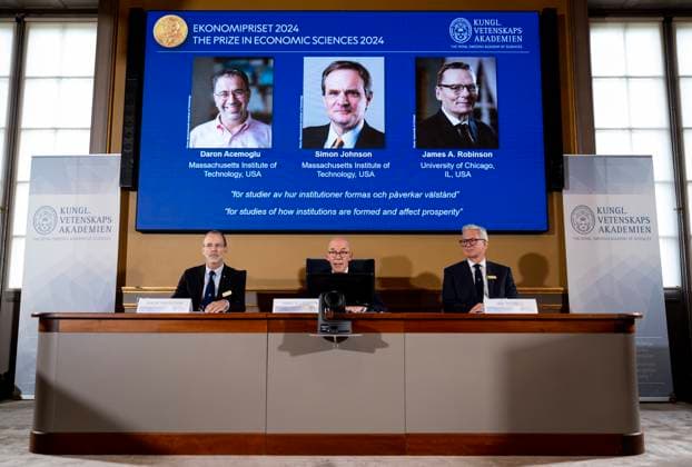 STOCKHOLM, SWEDEN 20241014 Permanent Secretary of the Royal Swedish Academy of Sciences Hans Ellegren, center, Jakob Svensson, left, and Jan Teorell, Nobel Assembly at Sveriges Riksbank announce the Sveriges Riksbank Prize in Economic Sciences in Memory of Alfred Nobel 2024, awarded to Daron Acemoglu, Simon Johnson a  Copyright: xChristinexOlsson TTx NOBEL 2024 EKONOMIPRISET TILLKÄNNAGES sKwGMv0FIag