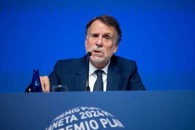 The Planeta Prize Jury holds a press conference one day before the 73rd edition of the Planeta Prize The president of Grupo Planeta, José Creuheras, during a press conference one day before the 73rd edition of the Planeta Prize is awarded at La Llotja de Mar, on October 14, 2024, in Barcelona, Catalonia Spain Tomorrow the 73rd edition of the Planeta Prize will be awarded, The new additions to the jury are the writer Luz Gabás, winner in 2022, and the academic Eva Giner 14 OCTOBER 2024 PLANETA PRIZE PRESS CONFERENCE BARCELONA CATALUNYA Lorena Sopê Barcelona Catalunya Catalunya Barcelona Catalunya Espana  Copyright: xLorenaxSopÃªnax 6274384
