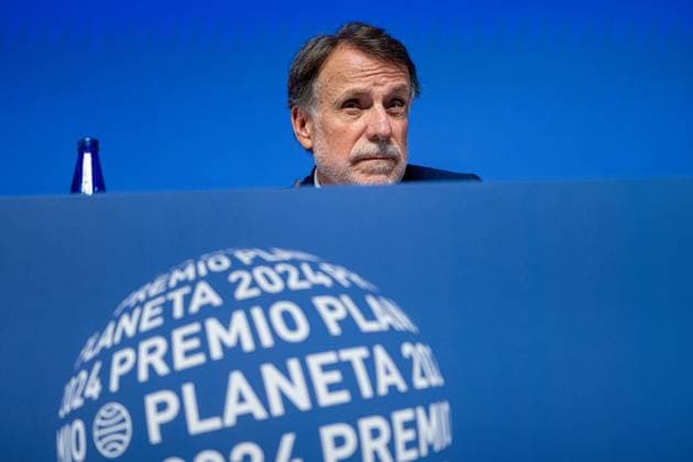 The Planeta Prize Jury holds a press conference one day before the 73rd edition of the Planeta Prize The president of Grupo Planeta, José Creuheras, during a press conference one day before the 73rd edition of the Planeta Prize is awarded at La Llotja de Mar, on October 14, 2024, in Barcelona, Catalonia Spain Tomorrow the 73rd edition of the Planeta Prize will be awarded, The new additions to the jury are the writer Luz Gabás, winner in 2022, and the academic Eva Giner 14 OCTOBER 2024 PLANETA PRIZE PRESS CONFERENCE BARCELONA CATALUNYA Lorena Sopê Barcelona Catalunya Catalunya Barcelona Catalunya Espana  Copyright: xLorenaxSopÃªnax 6274382