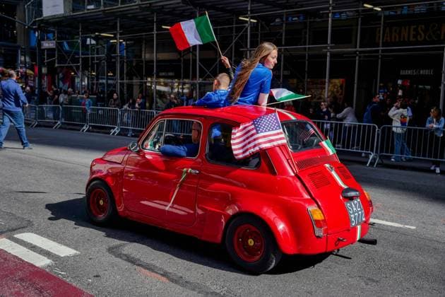 News Bilder des Tages October 14, 2024, New York, New York, us: 80th annual Columbus Day Parade made its way up fifth avenue showcasing Italian American culture and heritage.with marching bands, dance, floats, politicans, italian cars and vintage costume. Thousands gathered along the parade route.waving the tricolor Italian flag and singing along to Italian music.c New York us - ZUMAh156 20241014_znp_h156_019 Copyright: xMiloxHessx
