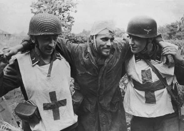 Orig. caption... PARACHUTE HUNTER MIT DEM ROTEN KREUZ. Die Sanitäter unserer Fallschirmjäger sind widely sichtbar mit der Flagge des Roten Kreuzes gekannzeichnet, wenn sie zwischen den Stellungen unsere Verwundten bergen. Ein Leichtverwundeter wird zum Truppenverbandplatz geschäft. Orig. caption... RED CROSS SOLDIERS TAKE CARE OF A SLIGHTLY WOUNDED. Note Wounded Injured Bandage CD215 sites: GERMANY sp_sw x5600x *** Orig caption PARACHUTE HUNTER WITH THE RED CROSS The medics of our paratroopers are widely visible with the flag of the Red Cross as they recover our wounded between the positions A lightly wounded man is taken to the dressing station Orig caption RED CROSS SOLDIERS TAKE CARE OF A SLIGHTLY WOUNDED Note Wounded Injured Bandag  Copyright: xXxXxXx RED CROSS SOLDIERS