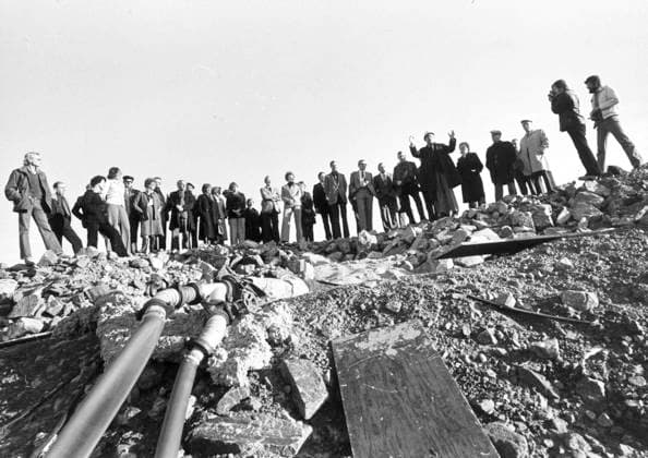 19781005 50 Social Democrats visiting Forsmark inspect the pit being dug for the construction of the Forsmark nuclear power plant 3 FORSMARK SWEDEN x10x  Copyright: xJANxDELDENx FORSMARK