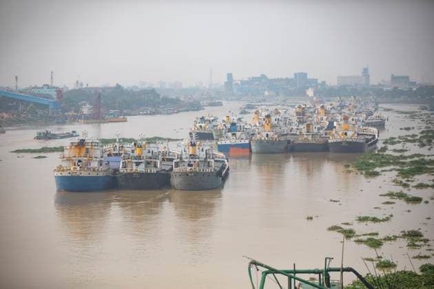 River In Bangladesh Cargo ships anchor in the Shitalakkhya River in Dhaka, Bangladesh, on October 14, 2024. Dhaka Bangladesh  Copyright: xAhmedxSalahuddinx originalFilename: ahmed-notitle241014_npljJ.jpg