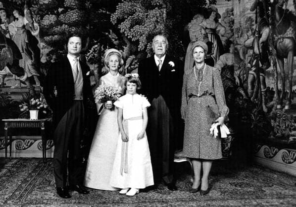 STOCKHOLM 1976 12 07 Prince Bertil and Lilian Craig marry in Drottningholm Palace Chapel Photo with the bride and groom together with Carl XVI Gustaf, King, on the left, and Silvia, Queen, on the right, and Helene Silfverschiöld Family c KNOPP PETER Aftonbladet 4416 IBL Bildbyra EXPRESSEN OUT AFTONBLADET 4416 STOCKHOLM SWEDEN x2512x  Copyright: xPeterxKnopp Aftonbladet TTx PRINS BERTIL OCH LILIAN BRÖLLOP