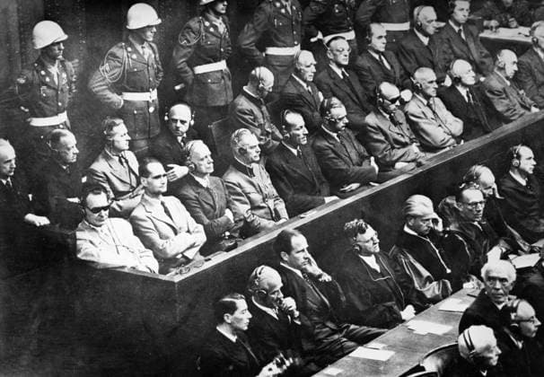 Orig. caption... ILS ECOUTENT LEUR JUGEMENT... Voici les 21 accuses de Nuremberg pending la lecture de l acte d accusation. De gauche a droite, au premier rang: Goering, Hess, Ribbentrop, Keitel, Kaltenbrunner, Rosenberg, Franck, Frick, Streicher, Funck, Schacht. De gauche a droite, au second rang: Doenits, Raeder, Von Schirach, Sauckel, Jodl, Von Papen, Seyss-Inquart, Speer, Von Neurath, Fritsche. On sait qu un 22eme accusÃ , et non le moindre, est en fuite. Il s agit de Borman. persons: Albert Speer ;Alfred Jodl ;Alfred Rosenberg ;Arthur Seyss-Inquart ;Baldur von Schirach ;Erich Raeder ;Ernst Kaltenbrunner ;Franz von Papen ;Hans Fritsche ;Fritz Saukel ;Hans Frank ;Hermann Göring ;Hjalmar Schacht ;Joachim von Ribbentrop ;Julius Streich  Copyright: xXxXxXx THE NUREMBERG PROCESS
