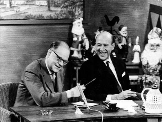Hylands Hörna , tv-program Sverige med Lennart Hyland, programledare, journalist Sverige gästas av t. v. Tage Erlander, politiker (S) Sverige statsminister 1962-12-19 (c) Aftonbladet IBL Bildbyra * * * EXPRESSEN OUT * * * AFTONBLADET 5600 Stockholm Sverige x2512x *** Hylands Hörna , TV program Sweden with Lennart Hyland, host, journalist Sweden is visited by t v Tage Erlander, politician S Sweden Prime Minister 1962 12 19 c Aftonbladet IBL Bildbyra EXPRESSEN OUT AFTONBLADET 5600 Stockholm Sweden x2512x  Copyright: xAftonbladet TTx Hylands hörna