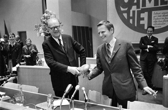 Olof Palme, politiker, Sverige (s) väljs till statsminister pa Socialdemokraternas partikongress. Tillsammans med Tage Erlander, cigarett i handen. 1969-10-02 (c) OLSSON ROLF Aftonbladet IBL Bildbyra * * * EXPRESSEN OUT * * * AFTONBLADET 5600 svenska kändisar, politik x2512x *** Olof Palme, politician, Sweden s elected Prime Minister at the Social Democratic Party Congress Together with Tage Erlander, cigarette in hand 1969 10 02 c OLSSON ROLF Aftonbladet IBL Bildbyra EXPRESSEN OUT AFTONBLADET 5600 Swedish celebrities, politics x2512x  Copyright: xAftonbladet TTx