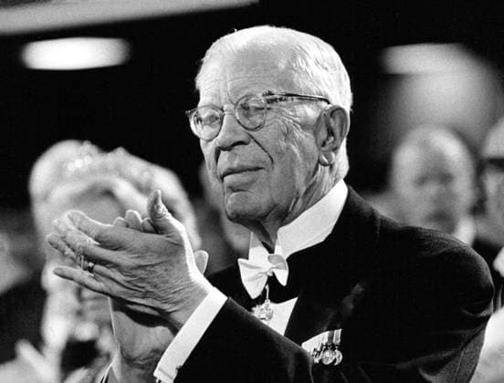 STOCKHOLM 1971-12-10. Konung Gustaf VI Adolf vid Nobelprisutdelningen i Filadelfiakyrkan 1971. Stockholm Sverige PER x12014x *** STOCKHOLM 1971 12 10 King Gustaf VI Adolf at the Nobel Prize ceremony in Filadelfiakyrkan 1971 Stockholm Sweden PER x12014x  Copyright: xSvD TTx KONUNG GUSTAF VI ADOLF VID NOBELPRISUTDELNINGEN 1971