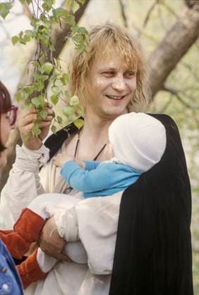 ARCHIVE 19840518. THE TRAGIC STORY OF HAMLET - PRINCE OF DENMARK TV movie in two parts directed by Ragnar Lyth. First sent 01 07 1985. Here, the actor Stellan Skarsgard is seen with a small child during the recording. Sweden sp_sw x5600x *** ARCHIVE 19840518 THE TRAGIC STORY OF HAMLET PRINCE OF DENMARK TV movie in two parts directed by Ragnar Lyth First sent 01 07 1985 Here, the actor Stellan Skarsgard is seen with a small child during the recording Sweden sp sw x5600x  Copyright: xBertilxS-sonxAbergx xSVTx HAMLET