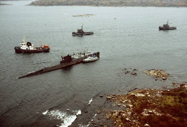 Karlskrona 1981 10 28 The Soviet submarine U 137 got stuck on Torumskär in Gasefjärden, southeast of Karlskrona on October 27, 1981 Karlskrona Sweden x4x  Copyright: xTORBJÖRNxANDERSSONx xEXPx xTTx U 137 PA GRUND 1981