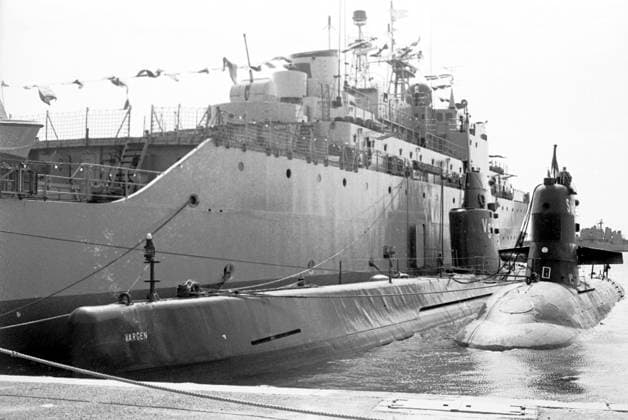 KARLSKRONA 1980 HMS Älvsborg minesweeper and depot ship for submarines in Örlogshamnen in Karslrona with the submarines Vargen and Sjöormen sites KARLSKRONA SWEDEN BLEKINGE ÖRLOGSHAMNEN PhotoDate 1980 KARLSKRONA SWEDEN sp sw x5600x  Copyright: xPGxANDERSSONxPGAx HMS ÄLVSBORG M02