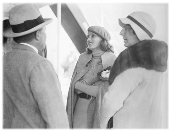 Göteborg 1932-08-08 - Greta Garbo ger presskonferens ombord pa M S Gripsholm *** Local Caption *** GT KAMERAREPORTAGE x2524x *** Gothenburg 1932 08 08 Greta Garbo gives press conference on board M S Gripsholm Local Caption GT KAMERAREPORTAGE x2524x  Copyright: xKamerareportage TTx 8 augusti 1932