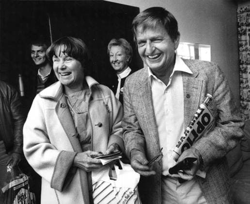 Olof Palme, politiker (S), statsminister Sverige. Lisbet Palme, psykolog barnpsykolog, Sverige. 1985-09-28 (c) BJÖRN PER Aftonbladet IBL * * * EXPRESSEN OUT * * * AFTONBLADET 2556 Stockholm Sverige politik x2512x *** Olof Palme, politician S , Prime Minister Sweden Lisbet Palme, psychologist child psychologist, Sweden 1985 09 28 c BJÖRN PER Aftonbladet IBL EXPRESSEN OUT AFTONBLADET 2556 Stockholm Sweden politics x2512x  Copyright: xPerxBjörn Aftonbladet TTx Olof Palme och Lisbet Palme