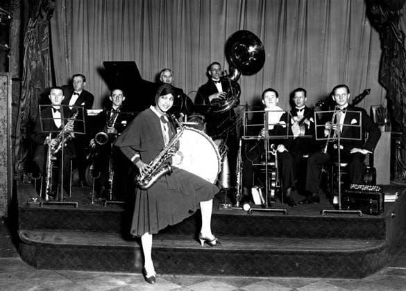 Josephine Baker performing at the opening of her own bar, Chez Josephine, in the former Pavillion Mascotte, Berlin, 1928 Orig caption 5 Uhr Tea at Josephine Baker In Berlin in the former Pavillion Mascotte, Josephine Baker now has her ow  Copyright: xXxXxXx BAKER, JOSEPHINE