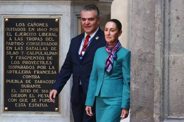 President of Mexico, Claudia Sheinbaum Pardo and Francisco Alberto Cervantes DoÂ­az, president of the Business Coordinating Council (CCE) attending a press conference after the High Level Summit between U.S. and Mexican business leaders and entrepreneurs, at National Palace. on October 15, 2024 in Mexico City, Mexico. Mexico City Mexico - ZUMAe321 20241015_zia_e321_041 Copyright: xCarlosxSantiagox