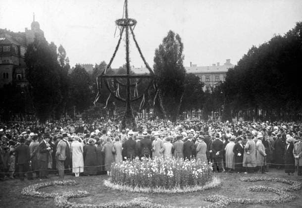 Stockholm 1925-06-23 Midsommar i Kungsträdgarden i Stockholm Stockholm Sverige x192x *** Stockholm 1925 06 23 Midsummer in Kungsträdgarden in Stockholm Stockholm Sweden x192x  Copyright: xDN TTx MIDSOMMAR STOCKHOLM